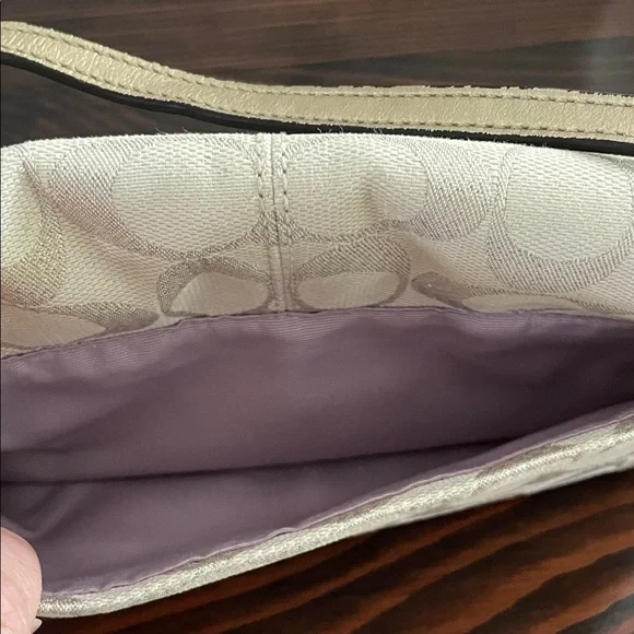 Coach Beige Signature wristlet - Picture 4 of 5